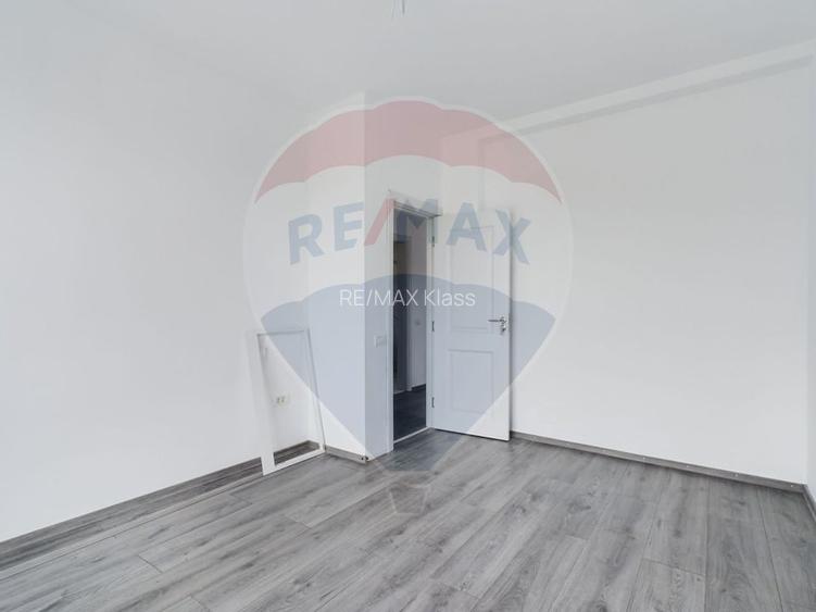 Casa de vanzare + teren 1000 mp - 6