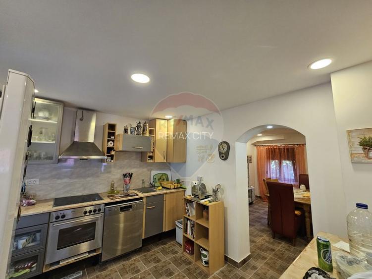 Casă solidă din cărămidă, mobilată, garaj, teren generos – Tarcău - 10