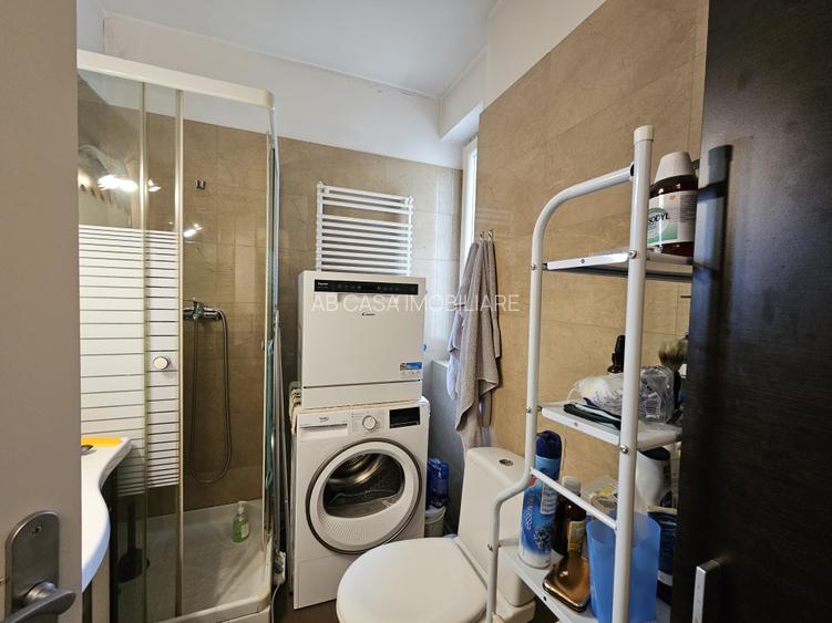 Ap. deosebit 2 cam, et. 3, semidec, cu parcare, Bogdăneștilor, colț cu Mendeleev - 7