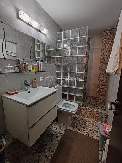 3 camere, decomandat, et 2/8, anvelopat- 13 Septembrie - 16
