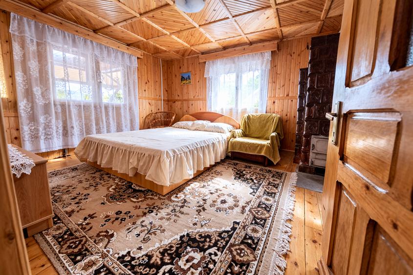 Proprietate montană,teren generos, casă solidă și autonomie energetică  Mălaia - 8