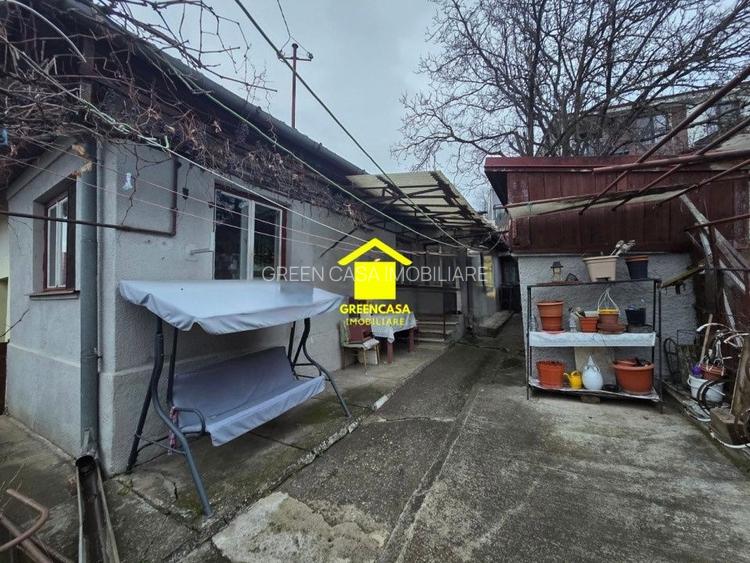 Casa de vanzare cu 2 camere si curte generoasa in zona Gruia - 2
