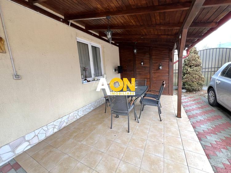 Casa de vanzare - 5 Camere, 2 Bai,  Garaj, 941 mp Teren - 25