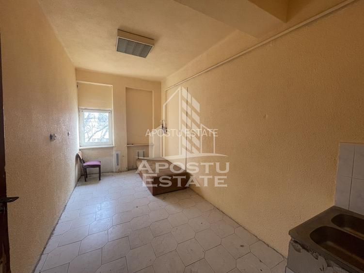 Spatiu comercial 1050 mp si 812 mp teren, in zona Sagului. - 4