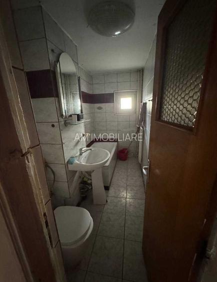 AP. 3 CAMERE VITAN - 65 MP UTILI, NECESITA RENOVARE, COMISION 0% - 5