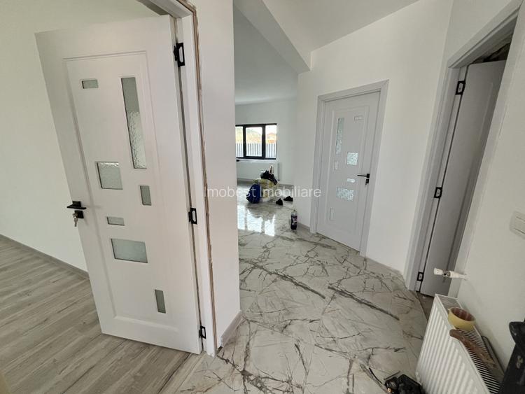 Oportunitate! Casa la sol, 3 camere, teren 420 mp, Valu lui Traian! - 2