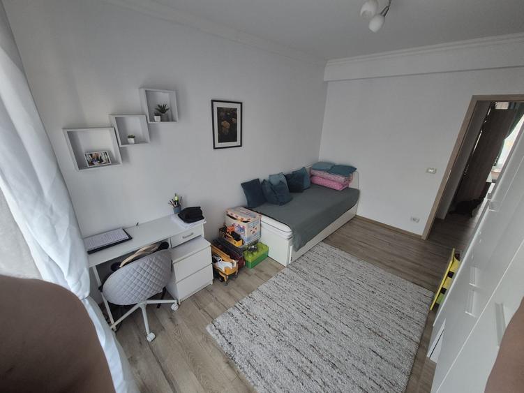 Vand 3 camere Braytim etaj 1!