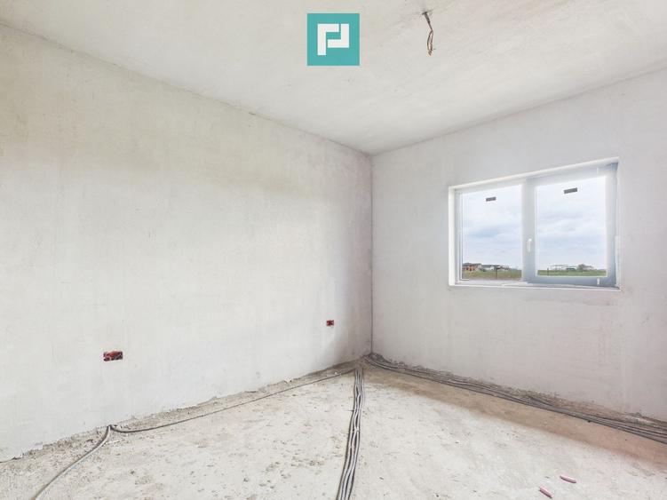 Casa nouă la roșu în Zimandcuz