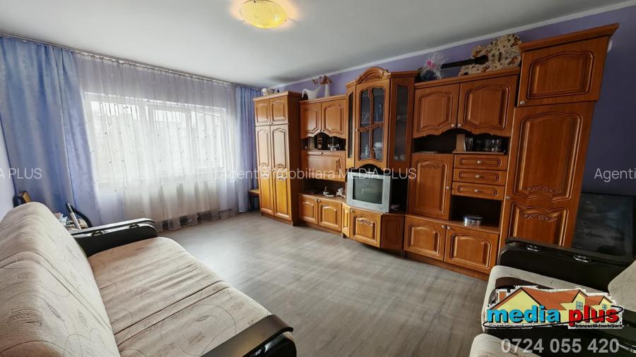 De vânzare: apartament 3 camere, 70 mp, Piața Centrală - 8