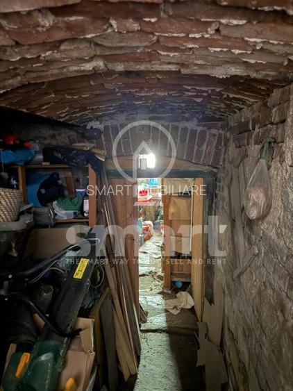 Casa in centrul istoric cu spatiu comercial si parcare proprie Zona 0 - 18