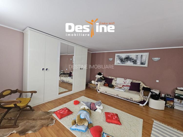 Casa cu etaj si mansarda, 7.200 mp teren, in comuna Probota  - 3