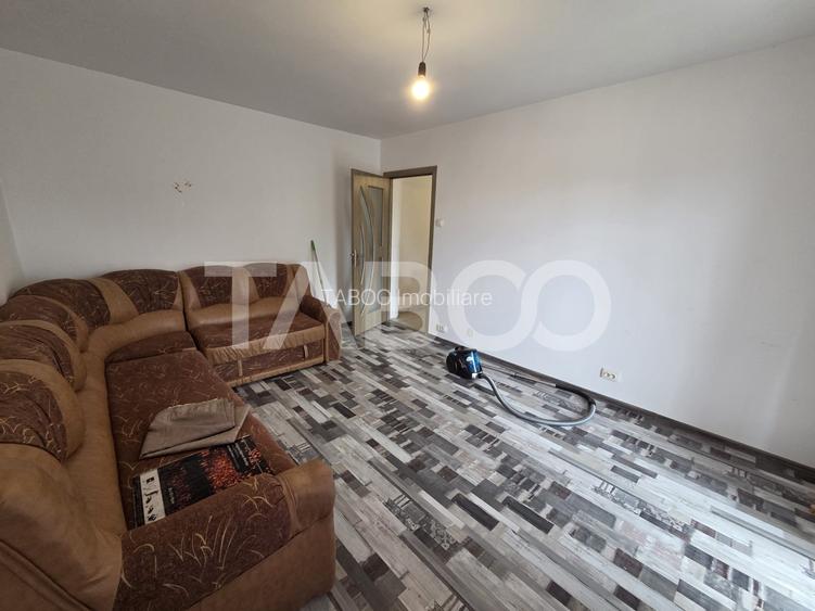 Apartament 2 camere decomandat zona Bd. Unirii etaj 4 recent renovat - 2