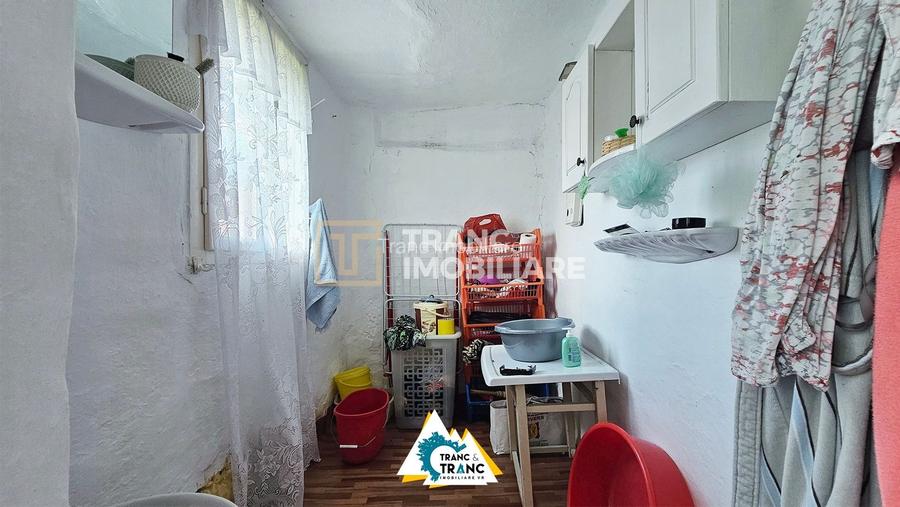 Casă cu 2 camere în stil tradițional, în Iratoșu - 15