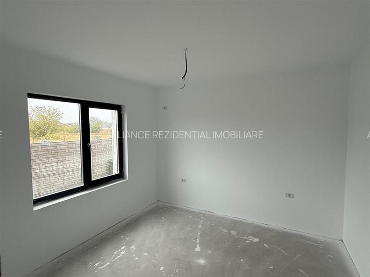 Individuala - 300 mp teren - 4 Camere - 2 Bai - 9