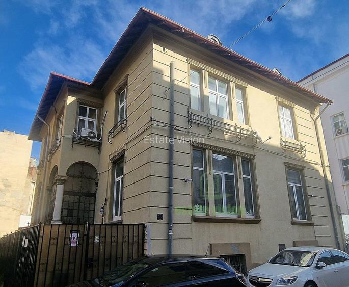 Apartament superb pe doua nivele, renovat integral, in vila, curte proprie, Grad - 21