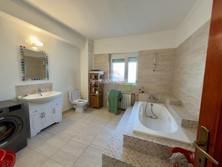 Casă / Vilă 8 camare cartier Beverly Hills Sanmartin - 22