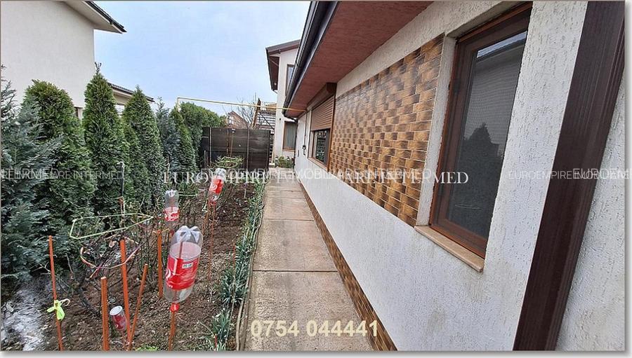 Vila+casa de vanzare zona Km 5 - 25