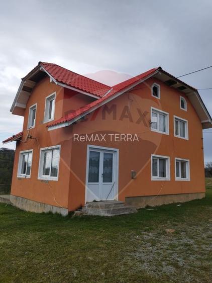 Casă de vacanță cu teren generos, de vânzare în Preluca Nouă!! - 2