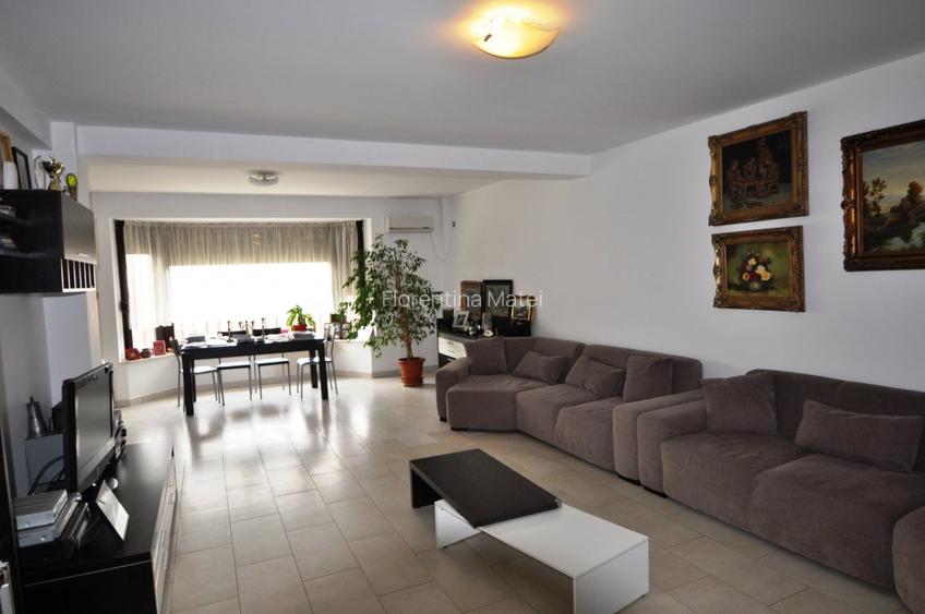 Vanzare vila situata vis a vis de Porsche Nord - 2