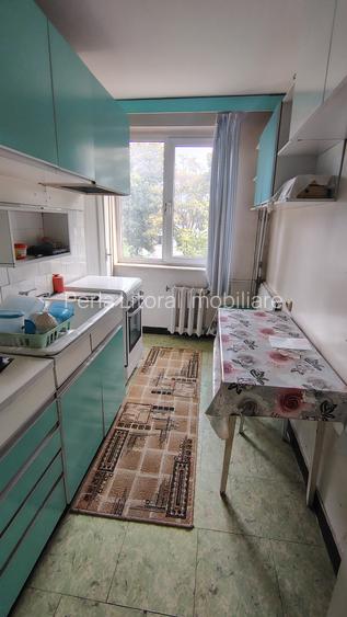 Strada Traian- apartament cu 3 camere semidecomandat - 2