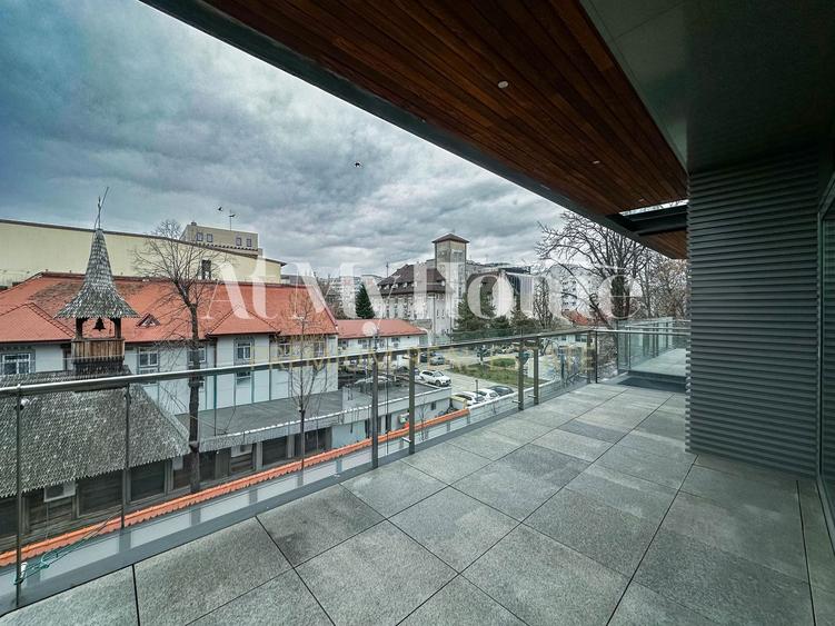 Superb apartament cu 4 camere, finisaje Lux, 2 terase, parcare, paza