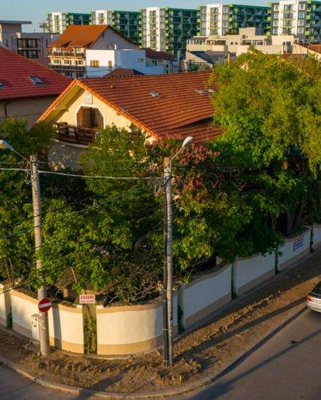 Vilă pensiune ,11 camere-lângă plajă 200 m  Mamaia. StrD14 Nr.7A Năvodari.