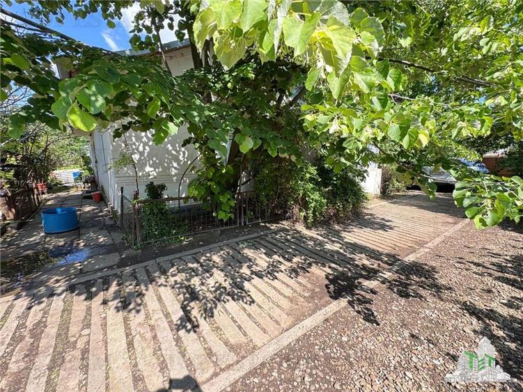 Casa de vanzare - Movilita, jud. Ialomita - 2000 mp teren, proprietate la buleva