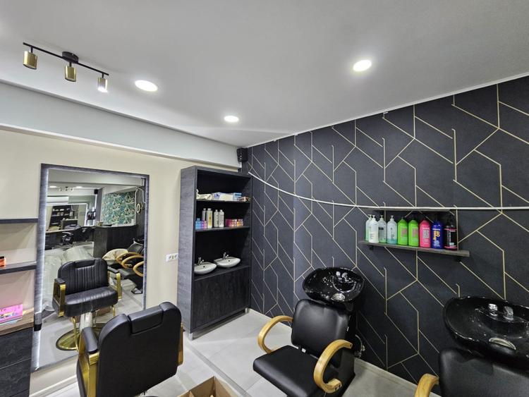 Spatiu comercial, 102 mp, salon de infrumusetare complet echipat