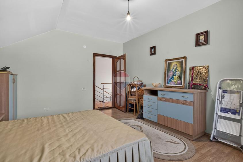 Casă/Spatiu comercial  si teren 422 mp de inchiriat zona Uta