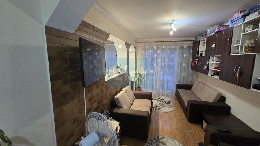 Apartament cu 3 camere, doar 5 apartamente in Bloc - 9