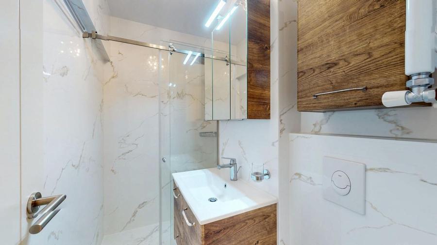 Apartament 4 camere Bd Unirii, renovat, centrala proprie, parcare