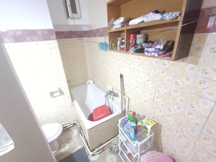 Vanzare casa 2 proprietari in curte