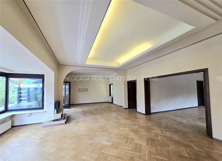 Eleganta interbelica : Apartament cu 6 camere si terasa, ideal pentru birouri sa - 2