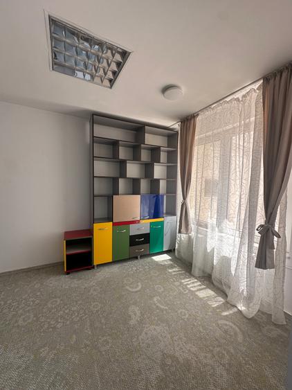 Spatiu comercial la casa - Tomis II - 2.000 euro/luna (pret fix)
