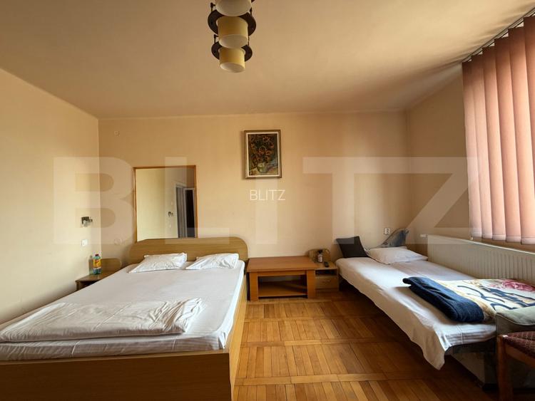 Casa individuala - 9 camere, 369 mp, 868 mp teren, zona Micro 1 - 10
