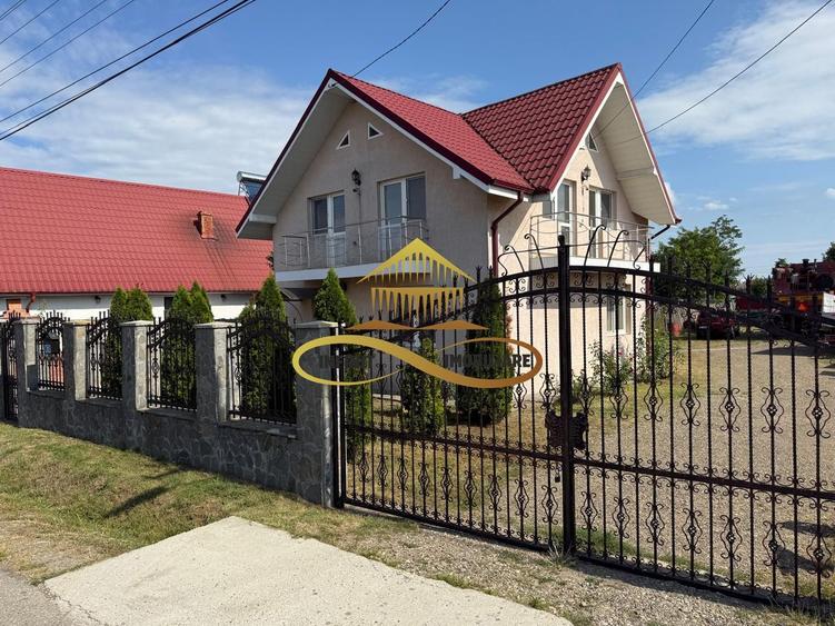 Casa de vanzare in Bacau Saucesti spatioasă cu etaj separat