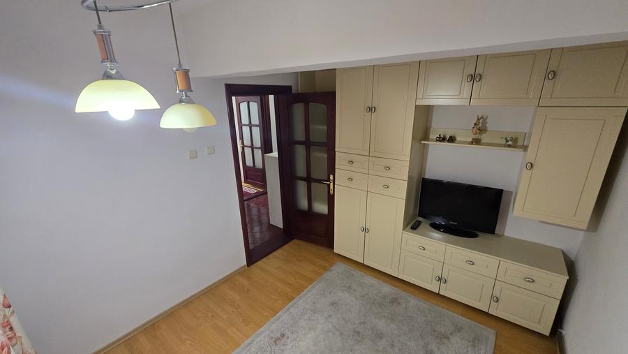 Apartament 4 camere de vanzare, etajul 1, Focsani