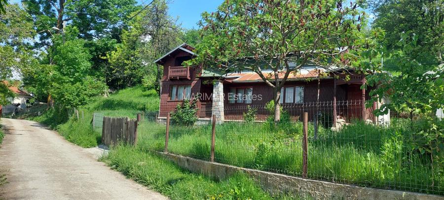 Casa gospodarului, bine întreținută, cu teren generos – Comarnic - 2