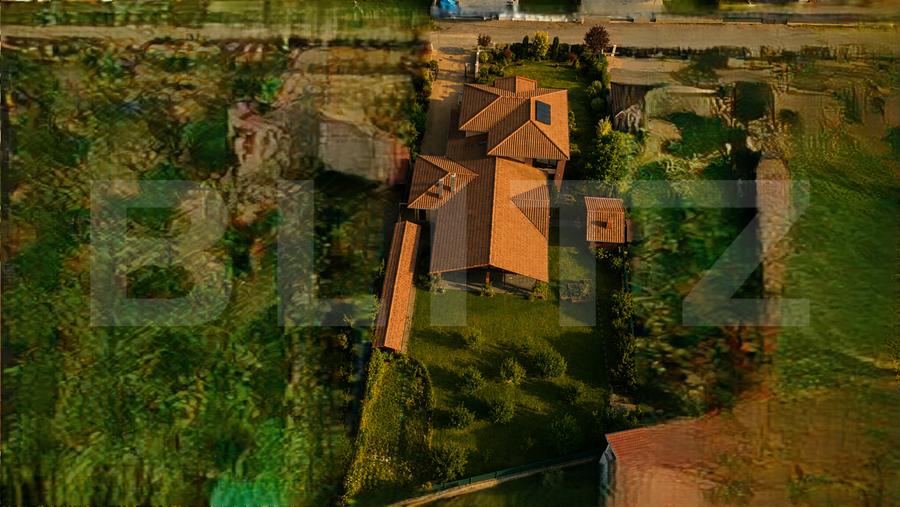 Vila de vanzare, 380 mp, zona Reghin