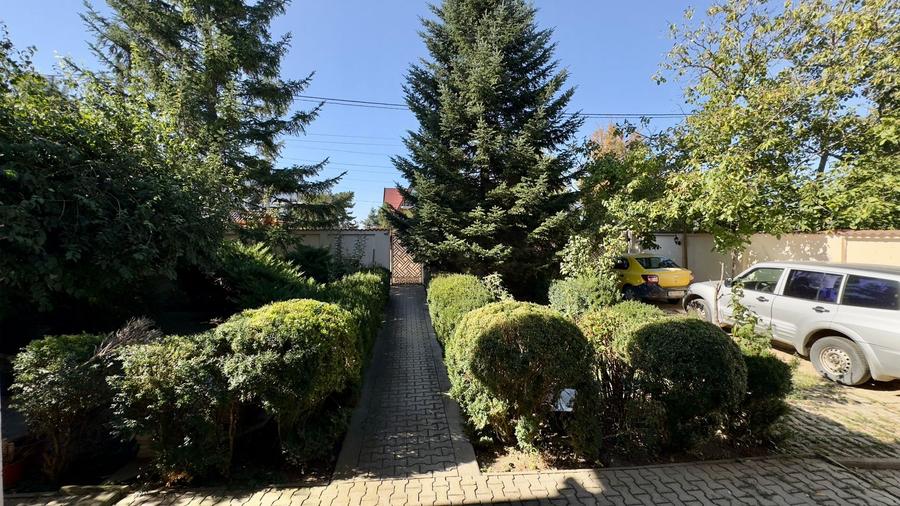 Vila individuala P+1+M cu deschidere la Lacul Snagov, piscina, sauna, ponton !