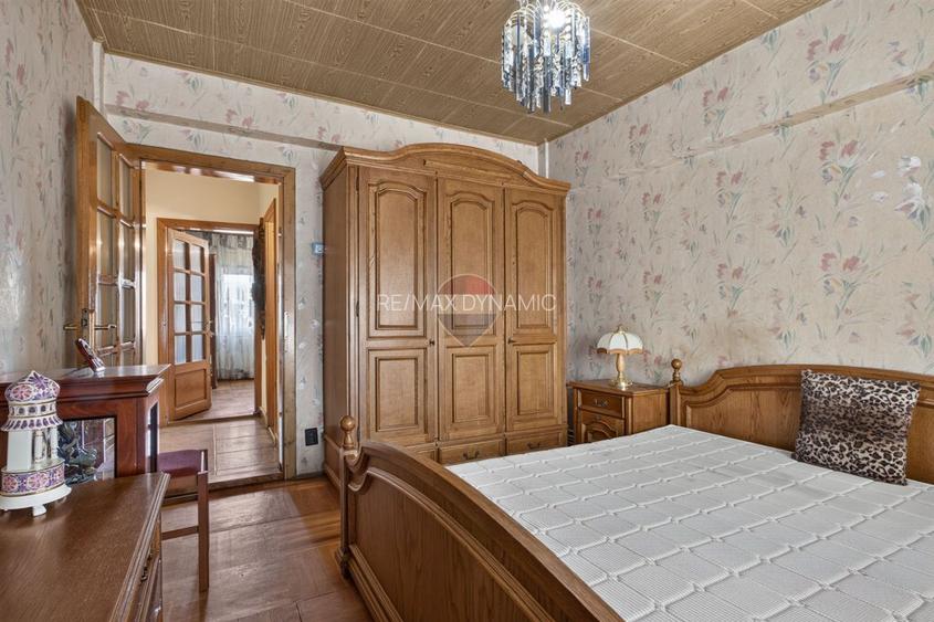 Apartament 3 camere, două băi de vânzare - Str Poetului - 5