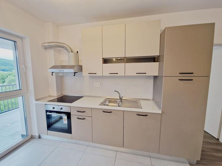 Apartament 3 camere de inchiriat, mobilat, parcare, Floresti Oncos