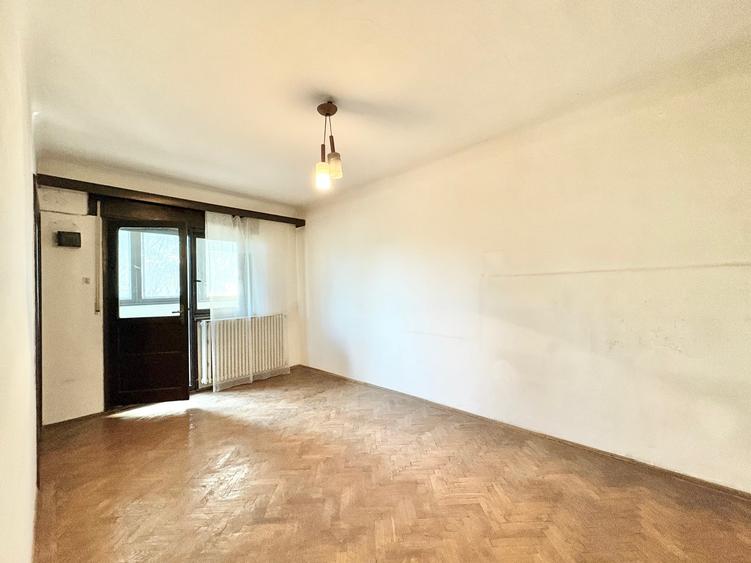 VILA INTERBELICA IN CURS DE RENOVARE COMPUSA DIN DOUA APARTAMENTE - PARCUL CAROL