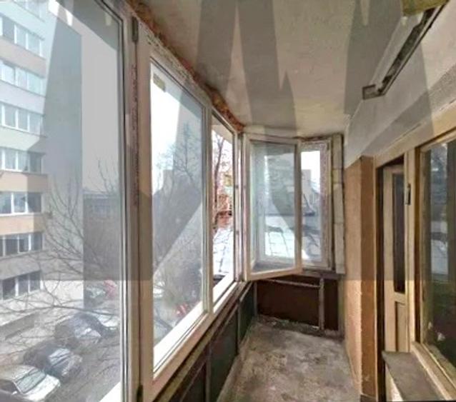 Apartament de vanzare in imobil dupa '80 cu loc de parcare in curte