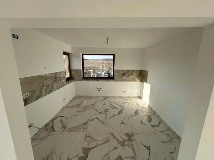 Vila cu 6 camere de vanzare in Ciurbesti