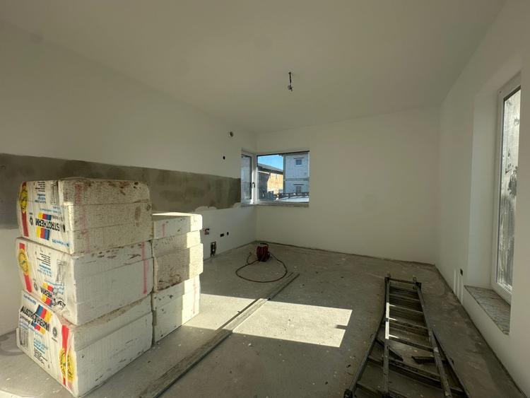 Casa Individuala FINISATA LA CHEIE| 4 camere, 120 mp| zona Valea Popii