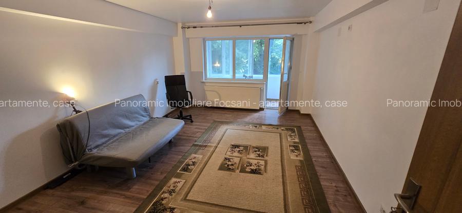 Apartament 3 camere, boxa si garaj, etajul 1, zona Teatru, Focsani