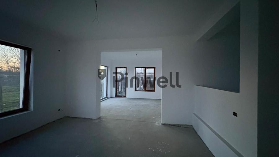 Casa duplex cu 2 locuri de parcare