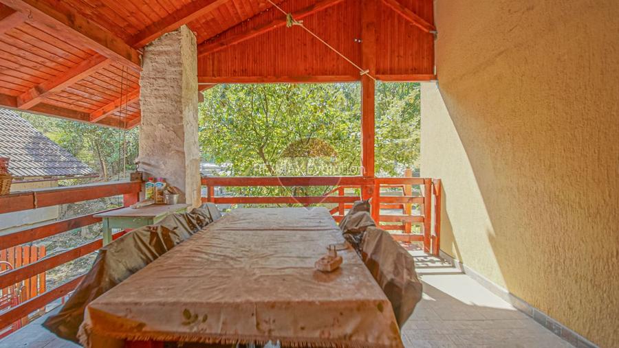 PURCARENI – 2 CASE , MULTIPLE POSIBILITATI | 533 mp | 0% comision