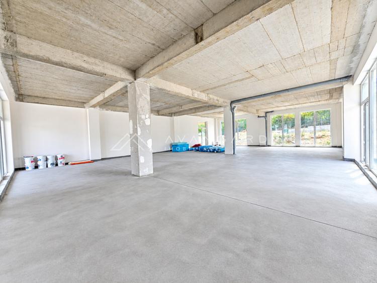 Spațiu comercial 177 mp + terasă 100 mp | Alimentație publică | 4 parcări |